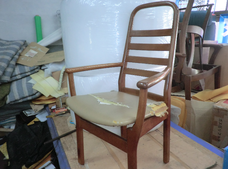 椅子の修理前の写真